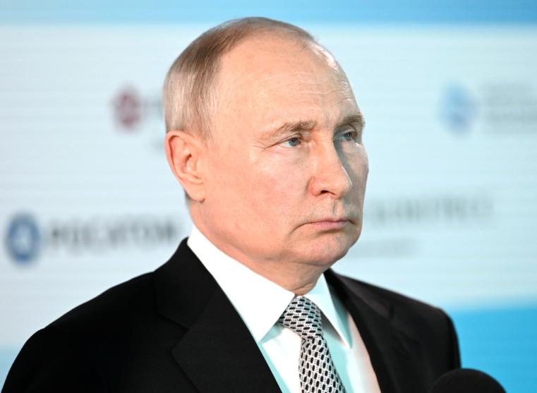 北极这条冷门航道突然成了香饽饽，普京直接放出重磅信号：欢迎全世界所有国家一起联手