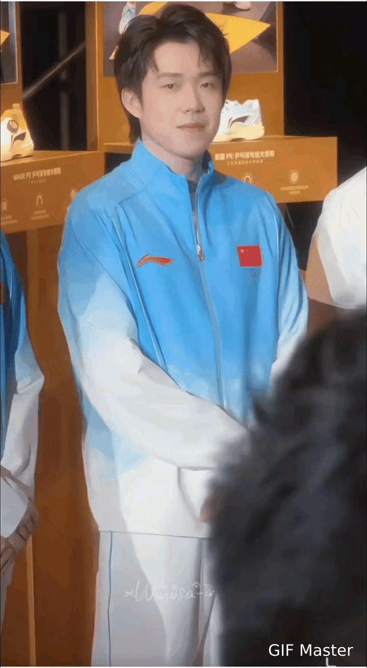 原来头哥是i人还是e人，完全取决于对面站着的是谁，哈哈哈！

头哥这个挑眉还撇嘴