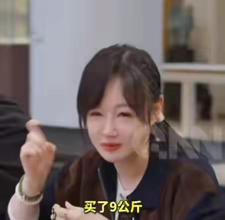 薛佳凝真的挺有投资眼光的！
她在黄金1克还只有300多块的时候买了2公斤，现在的