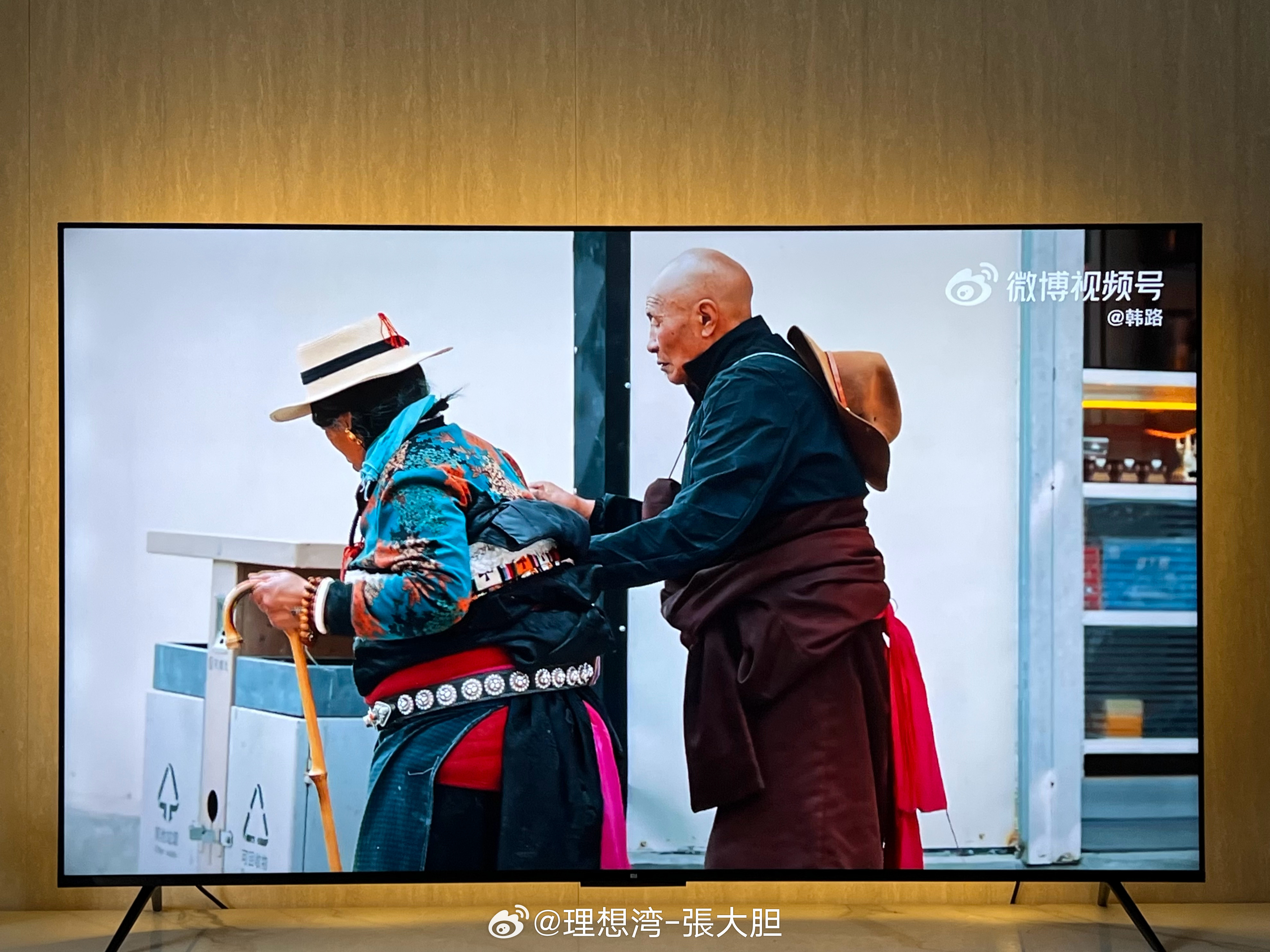 台风天淅沥沥的下着雨，饭后窝在沙发看韩路游记-甘南行，美滋滋～听说暑假也要去甘南