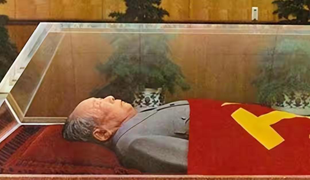 绝不止药物！毛主席遗容数十年栩栩如生，靠的是中国人骨子里的倔强
 
你有没有想过