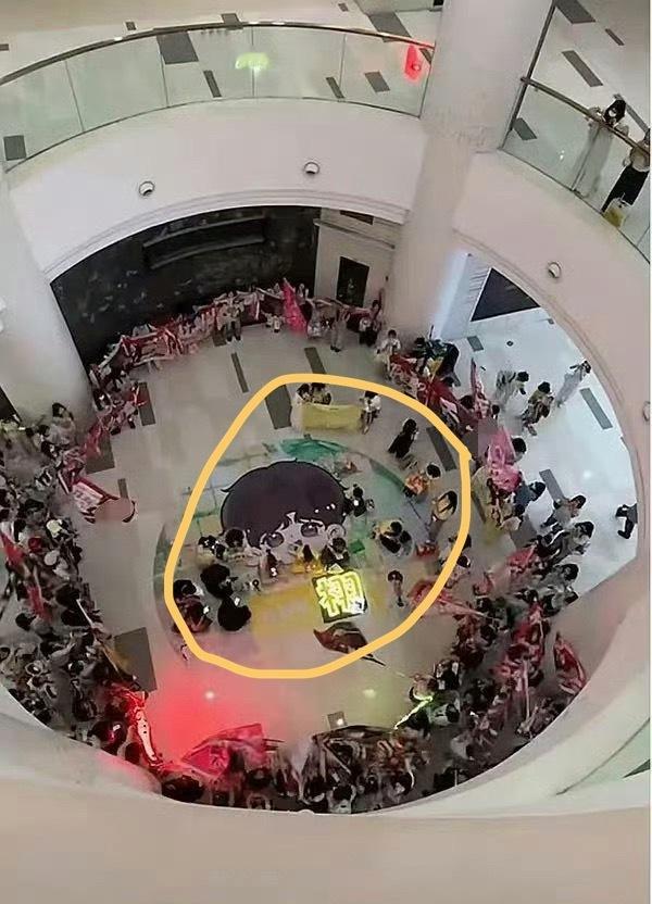 妈呀快跑吧 不然人家把你们当番茄炒蛋了 