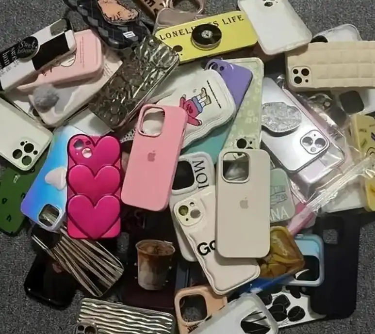 这种手机壳可能是医疗垃圾做的难怪有些手机壳闻着很不舒服，很浓一股胶味，尽量不要贪