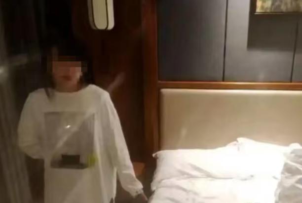 湖南，一个大爷路上遇到了一个女子，支付了20元，女子就带着大爷回家去发生了关系。