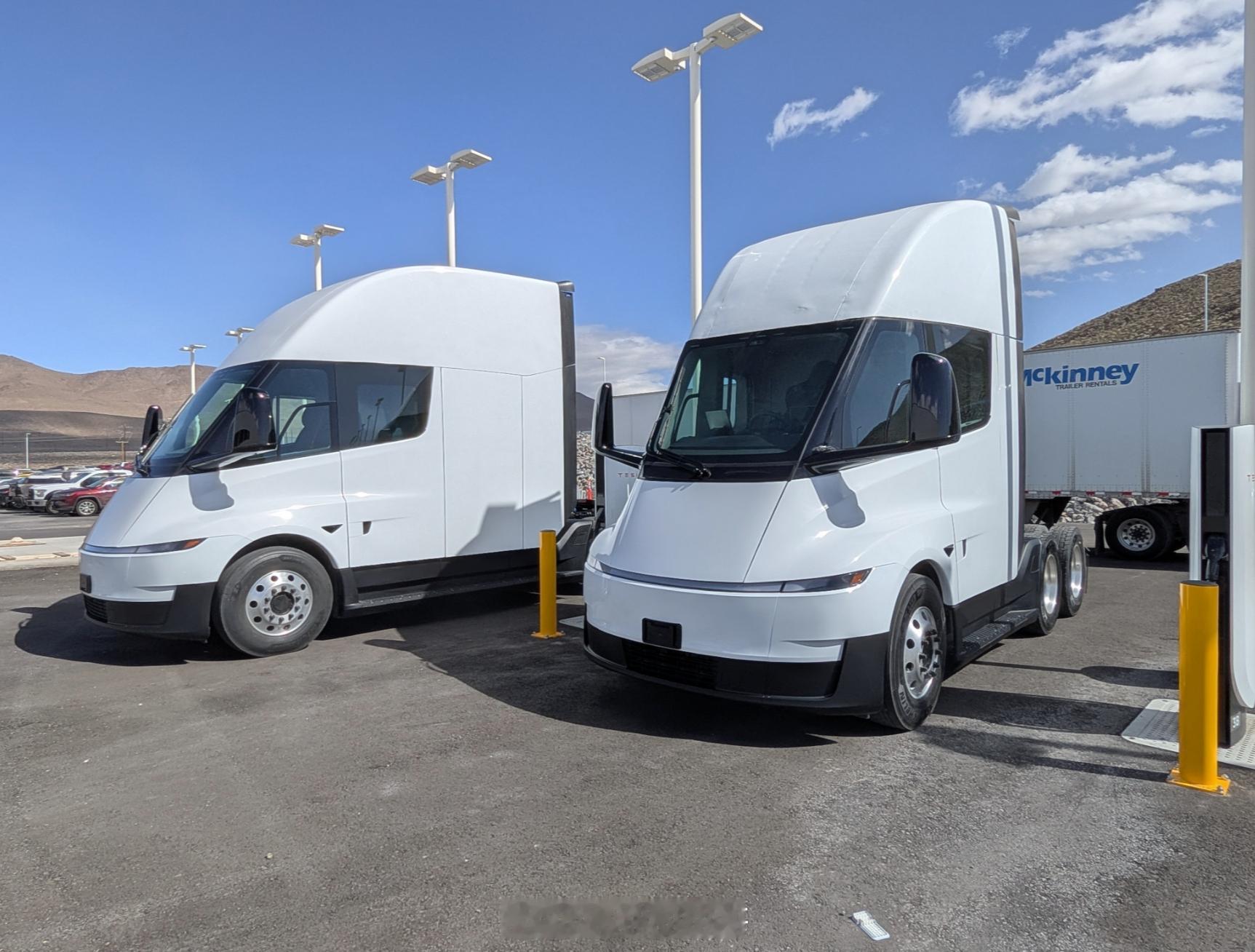 特斯拉Semi首辆量产车下线 从工厂产线正式出来，这是准备大规模交付了，不过说句