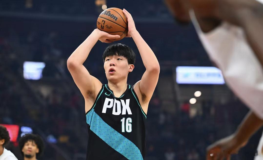 杨瀚森2分1篮板1助攻杨瀚森今天出息了，首节获得出场时间。虽然全场只打了不到6分