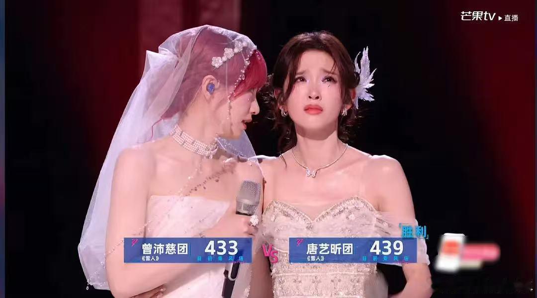 黄灿灿唐艺昕好像刷子和小美谁懂啊！黄灿灿唐艺昕这舞台，被网友说像刷子和小美，一个