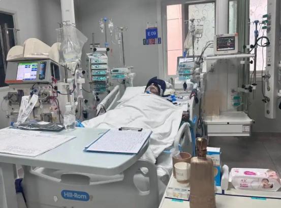 “遵医嘱，每天喝一斤”！河南一67岁大爷在路上捡到一瓶散装“酒”，因闻到其“酒”