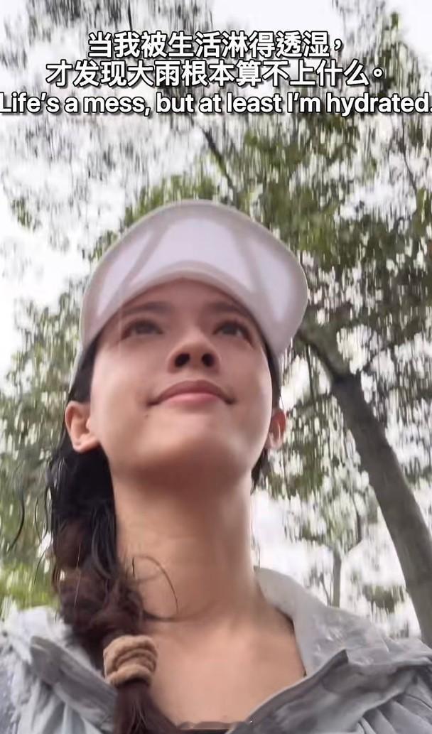 【On.cc】蔡思貝落雨唔擔遮：被生活淋得透濕視后蔡思貝自從離巢無綫後，工作量大