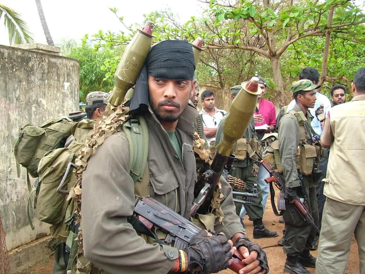 斯里兰卡政府军士兵56-2步枪69火箭筒