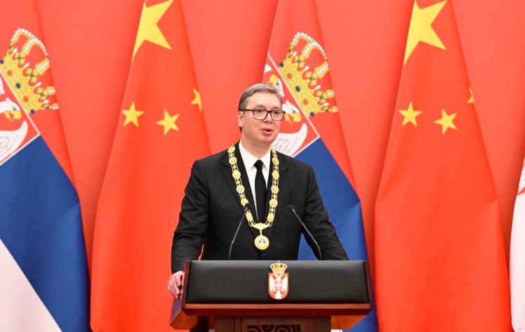 塞尔维亚总统武契奇感动哭了！5月25日晚，中方为塞尔维亚总统武契奇举行友谊勋章颁