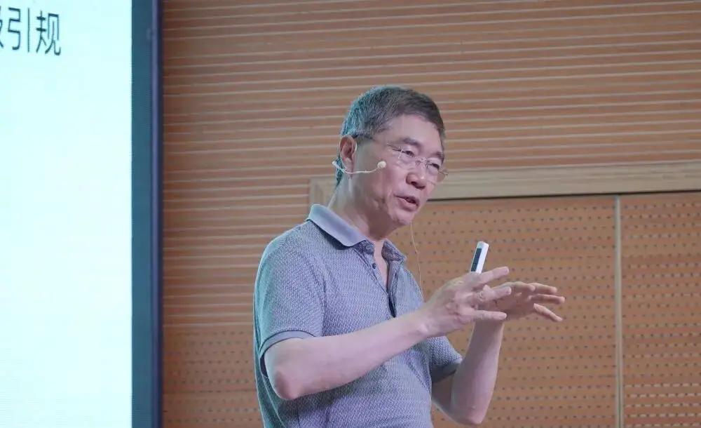 AI时代该怎么学习？吴军的判断，戳中了当下绝大多数人的学习误区。

如今各大平台