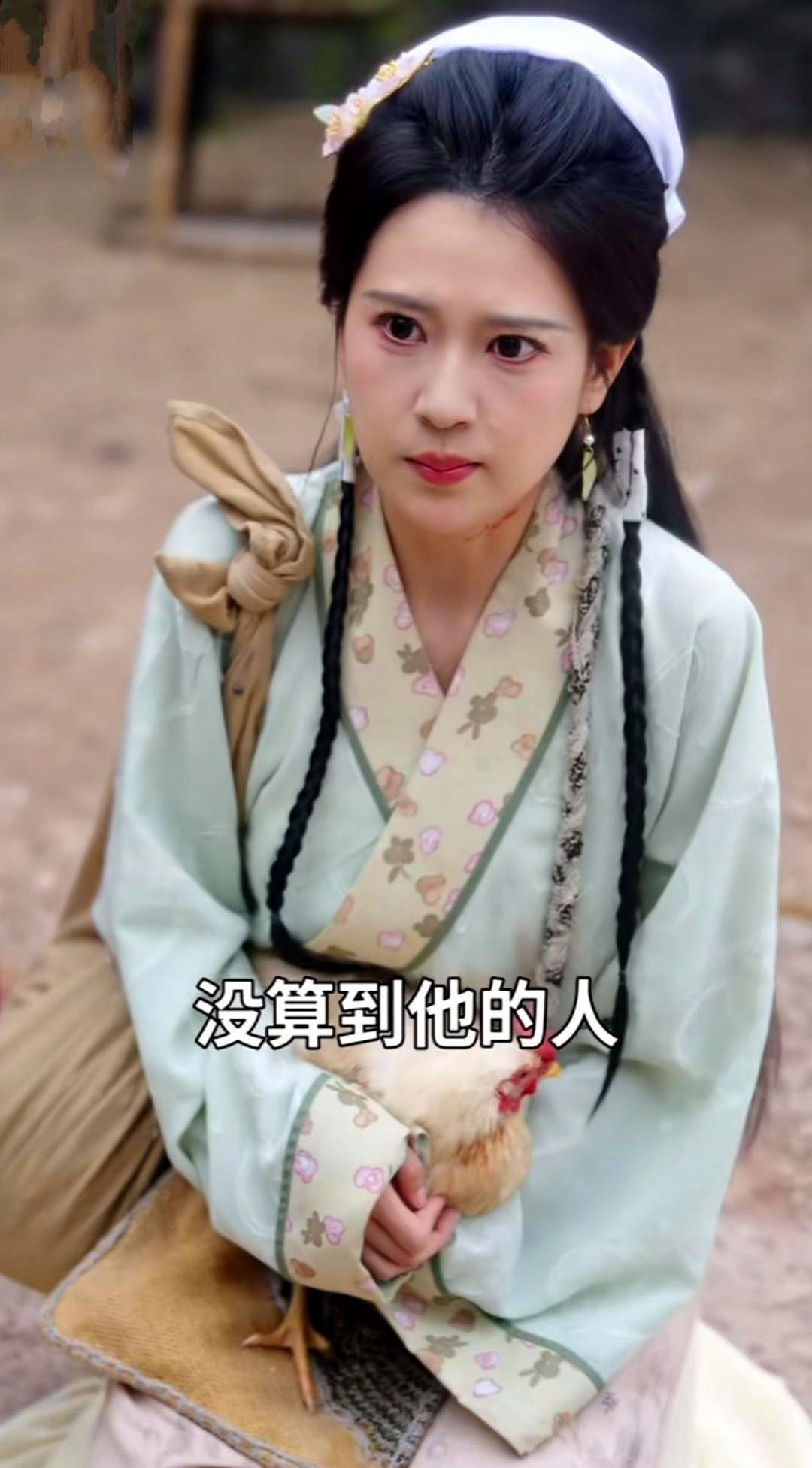 一家三口，爸妈加一只鸡？我真没开玩笑。

最近挖到一部轻喜剧短剧，看得我全程合不