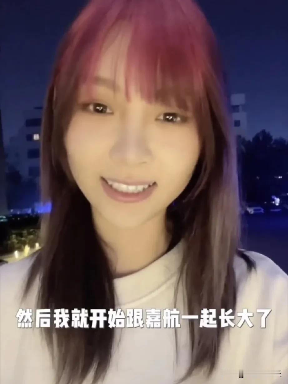 痞幼原名王一迪，从小被父母抛弃，从三岁开始跟着姑姑长大。

姑妈在北京很有钱，从