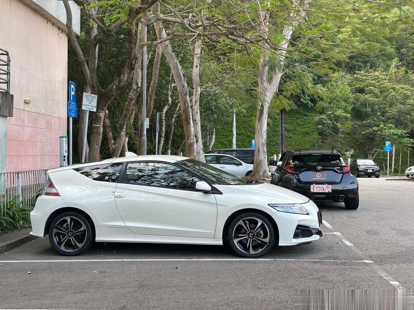 本田最新的双门掀背车，毫无性能可言的玩具车CR-Z，VS丰田最新的双门掀背车，武