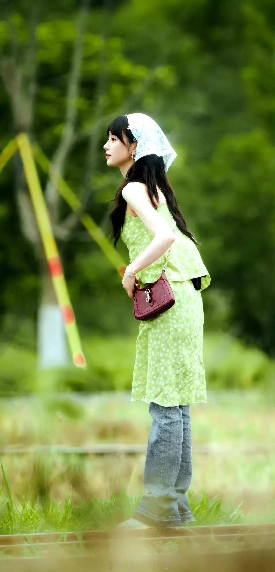 田曦薇美图分享，田园少女，清新自然甜妹笑容田曦薇 田曦薇看秀造型 田曦薇写真 田