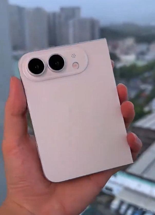 【曝iPhoneUltra白色版】苹果首款折叠手机白色7月10日，消息源 iPh