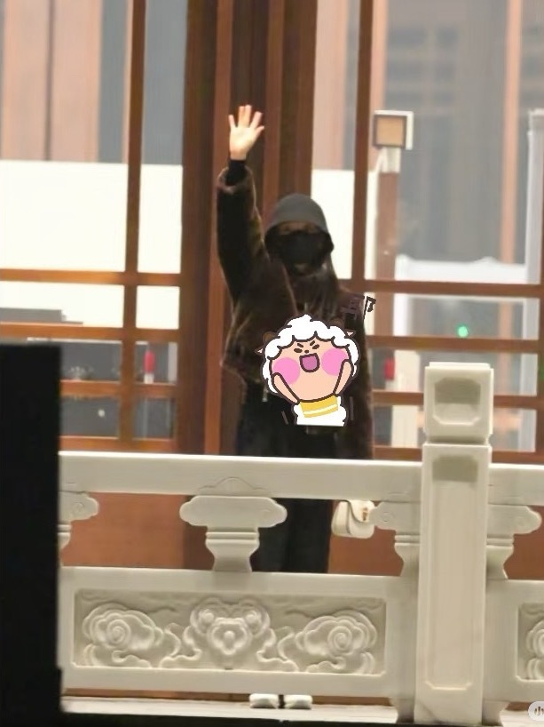 我女最近真的好忙拍戏 春晚联排 综艺录制要好好照顾身体 