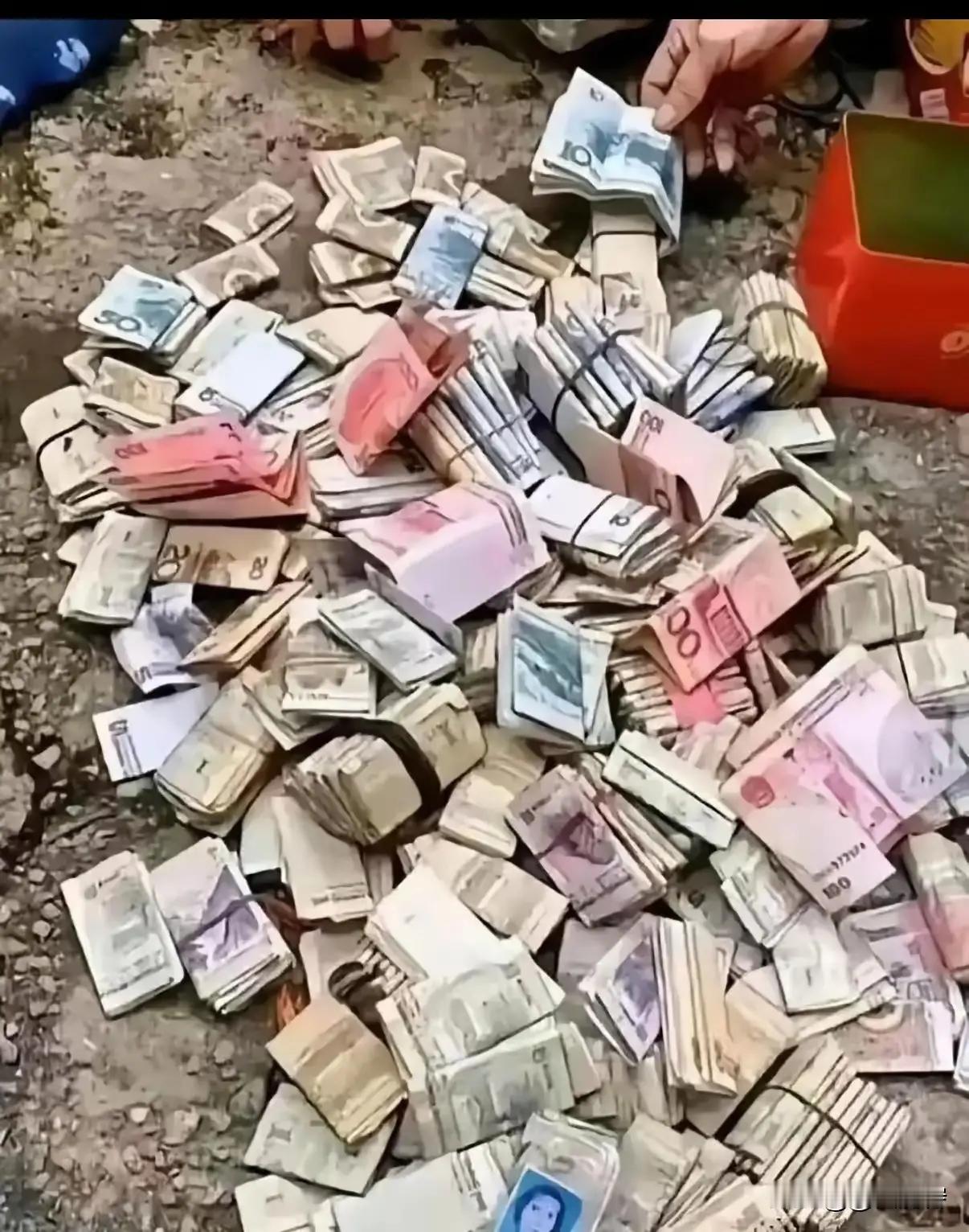 难怪收废品的，有些人能发财。 