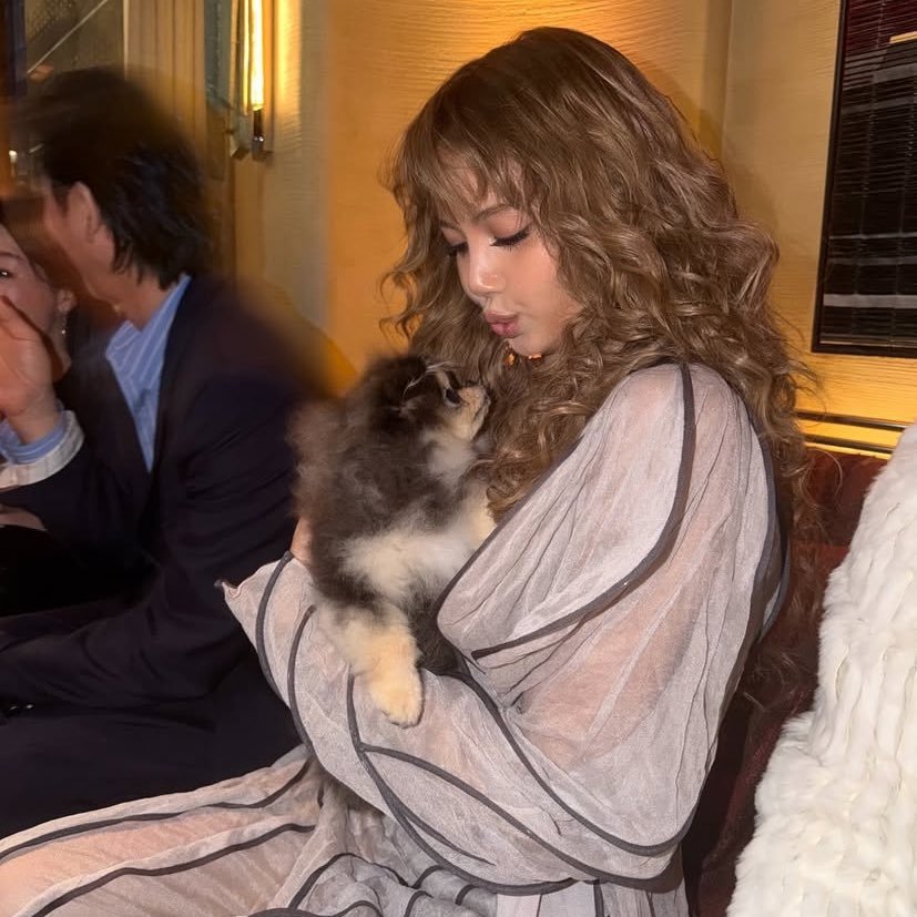 Lisa和孔刘网飞识相的话下部电视剧让两人合作一下好么好的。 