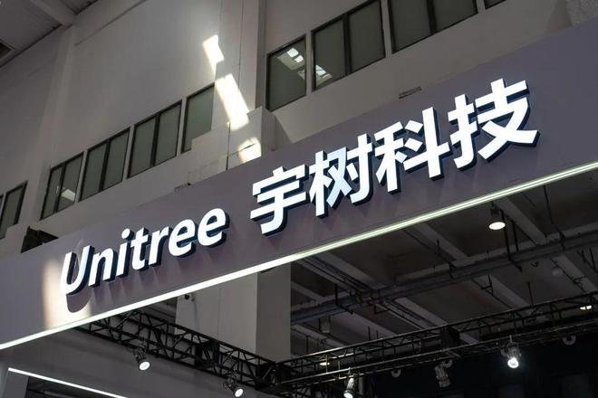 谁没做过机甲梦？5月12日，宇树发布全球首款量产载人变形机甲GD01，起售价39