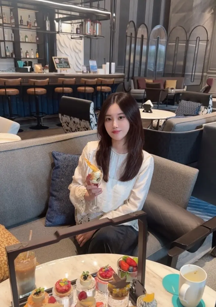 今天很开心 ，与好朋友见面了，你呢