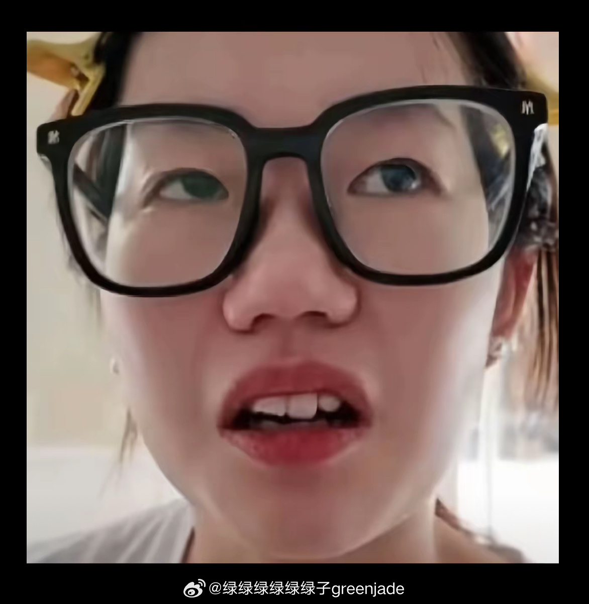 造谣污蔑4岁幼童性骚扰的轻松熊（杨易杜）公开发表在网络，自拍视频和照片里的样子。