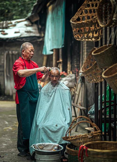 路边理发，百货应百客，这是千古真理。无论做什么生意，只要合法合规合理合情合民愿，