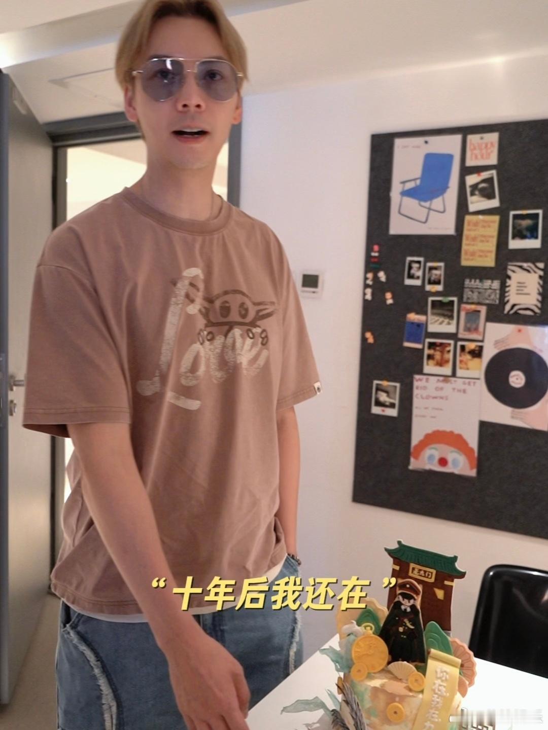 陈伟霆庆祝老九门十周年陈伟霆兑现十年前承诺 十年前陈伟霆许下十年之约，如今恰逢老