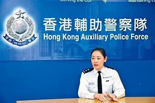 有网友质疑：同是辅警，为何香港辅警既能带枪又能单独执法，而内地辅警却一样都不行。