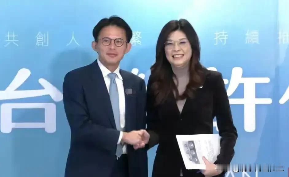 郑丽文称2028蓝营要主政！

湾湾“九合一”年底大选，郑丽文四处助选站台，高喊