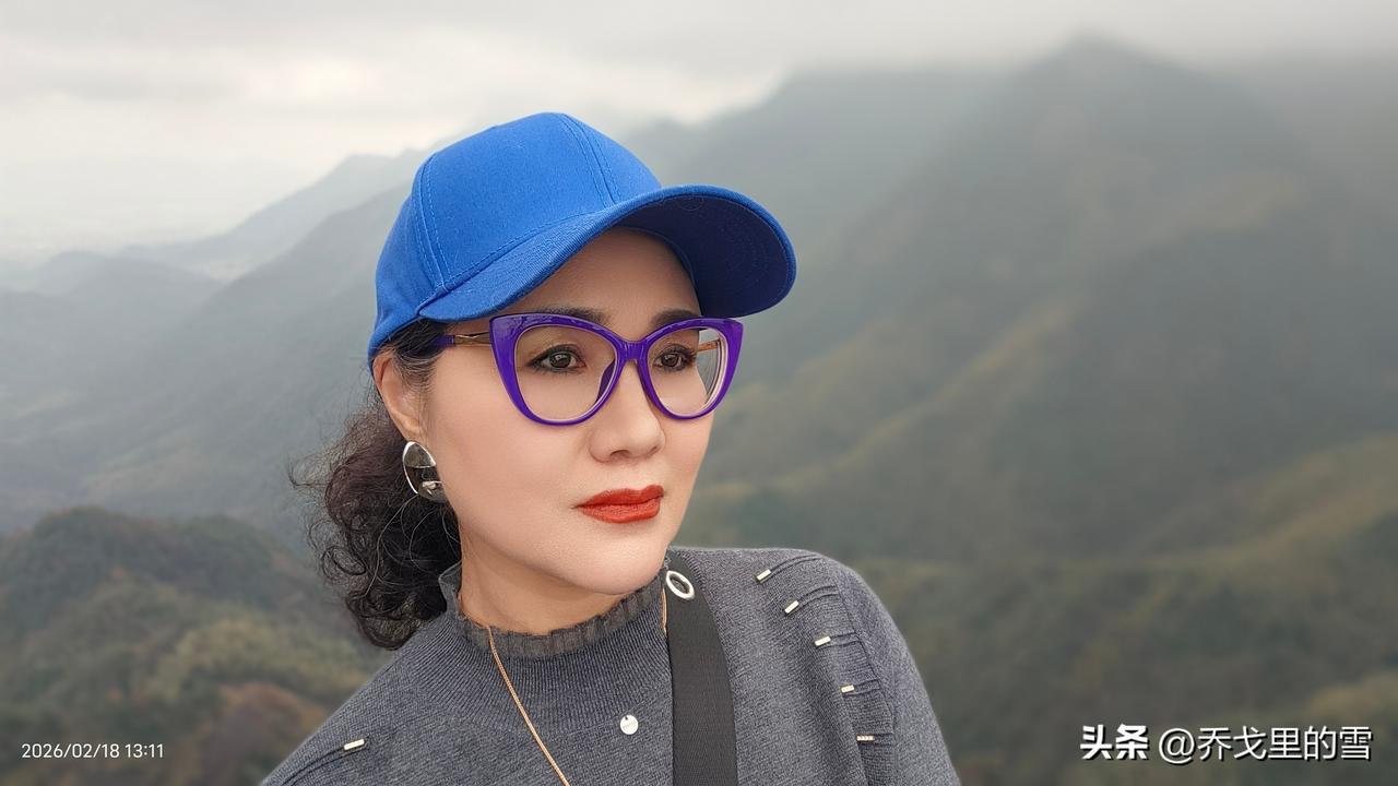 江郎山以三爿石较为出名，聚岩、洞、云、瀑于一山，集奇、险、陡、峻于三石。

主峰