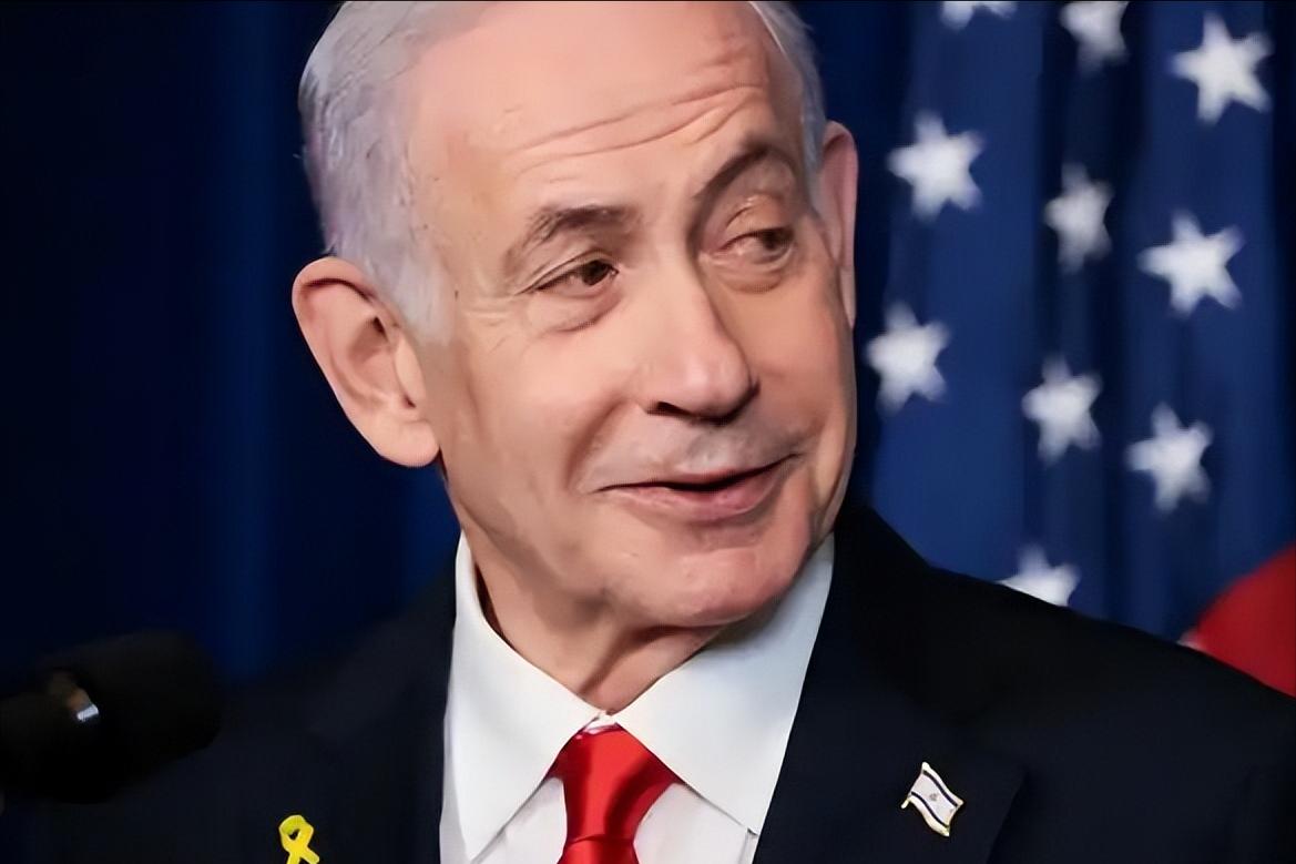 内塔尼亚胡彻底不装了！当着全世界的面炫耀：美国副总统万斯从伊斯兰堡返程的飞机上，