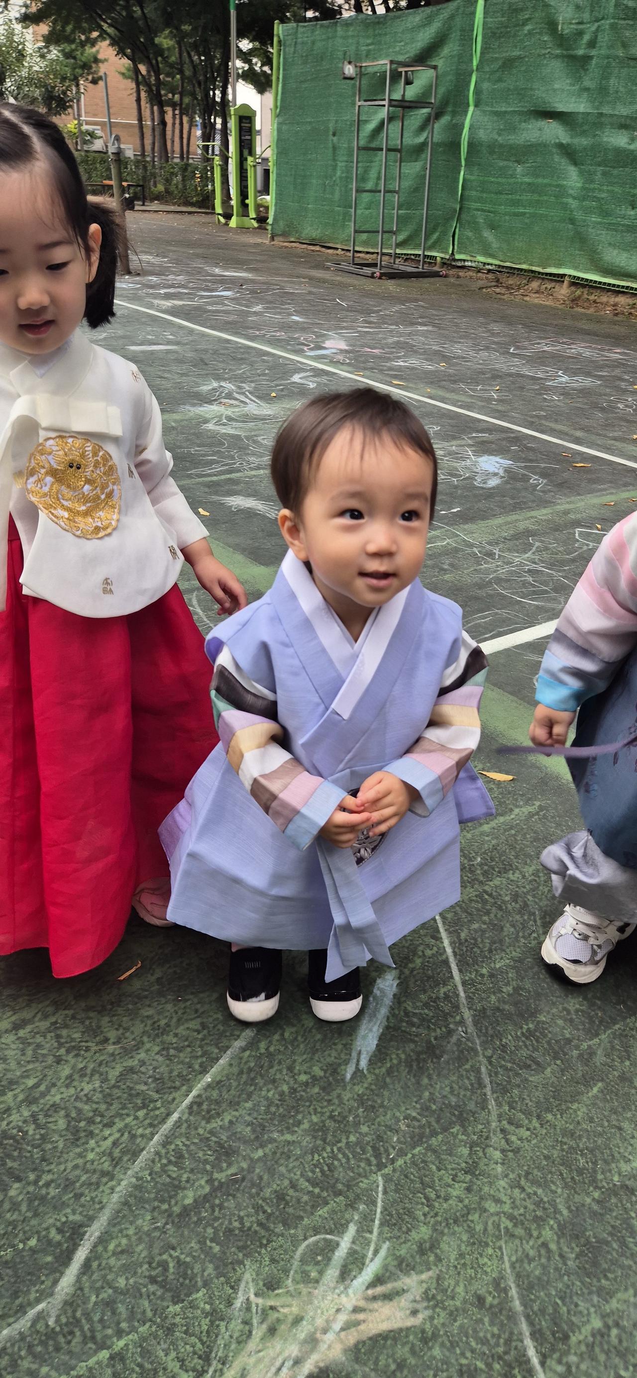 情满中秋，月圆人团圆～希望看到此条信息的各位朋友，好运连连，平安喜乐❤️