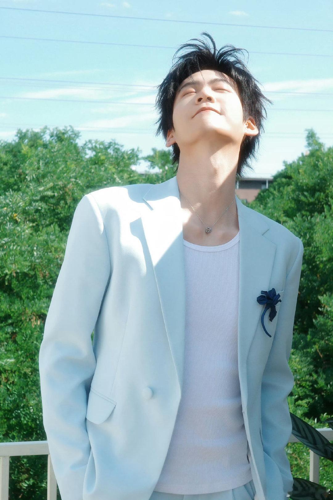 周柯宇炽夏演技细腻 周柯宇演技真的可以，炽夏里好几段眼神戏都特别细腻，台词也不错