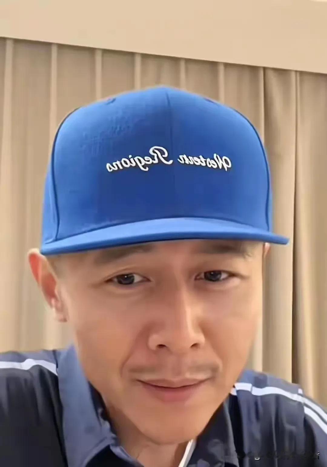 大冰还真的挺幽默。
因为不知道单依纯是谁，所以被对方的粉丝发了很多私信要求公开道
