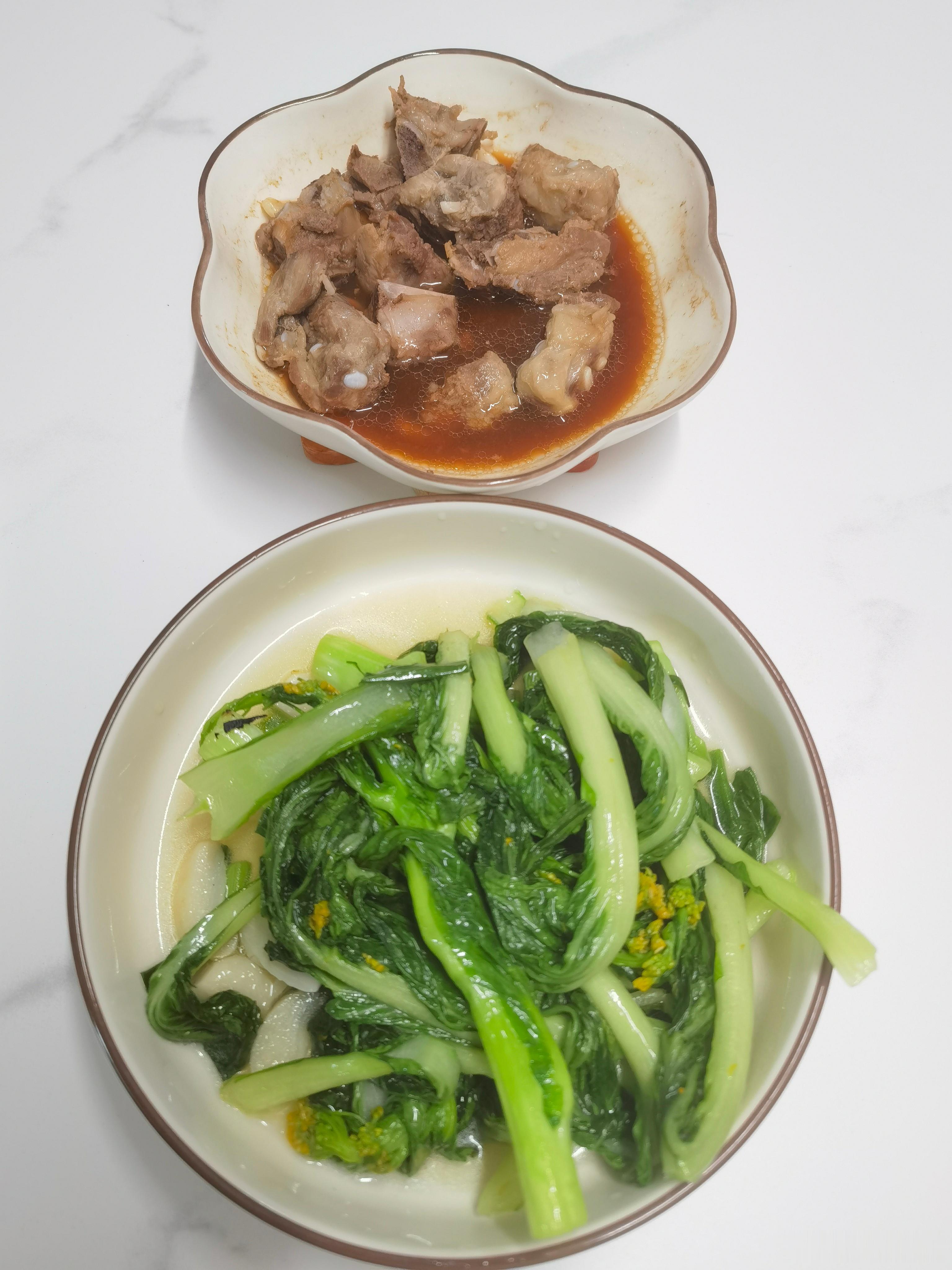 午餐：蒸排骨+清炒菜苔牛马也要好好吃饭，加油💪💪💪 