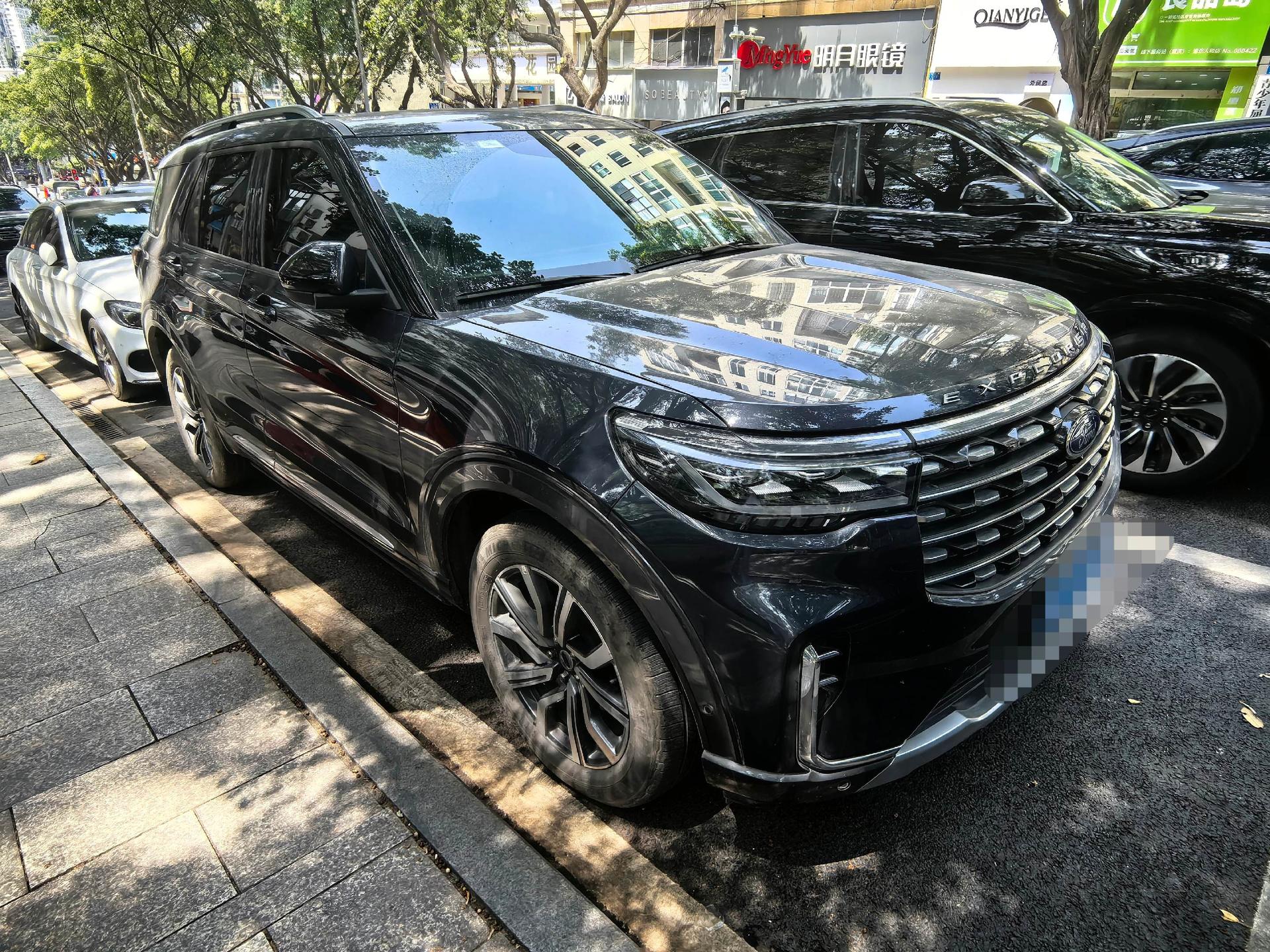 福特探险者：旅途C位，高光永驻。在日常的街头巷尾，或是远方的山川湖海...
