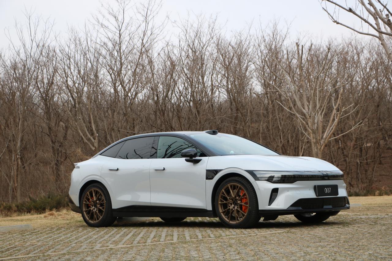 上了900V之后，极氪007更省电了。
顺便说一句，我们开的这台车是585kW的