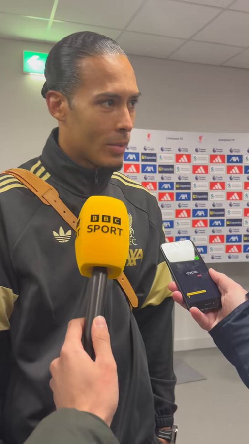 “我当然跟他说过希望他留下，其他的我就不透露了。我很想让他留在队里，因为他是球队