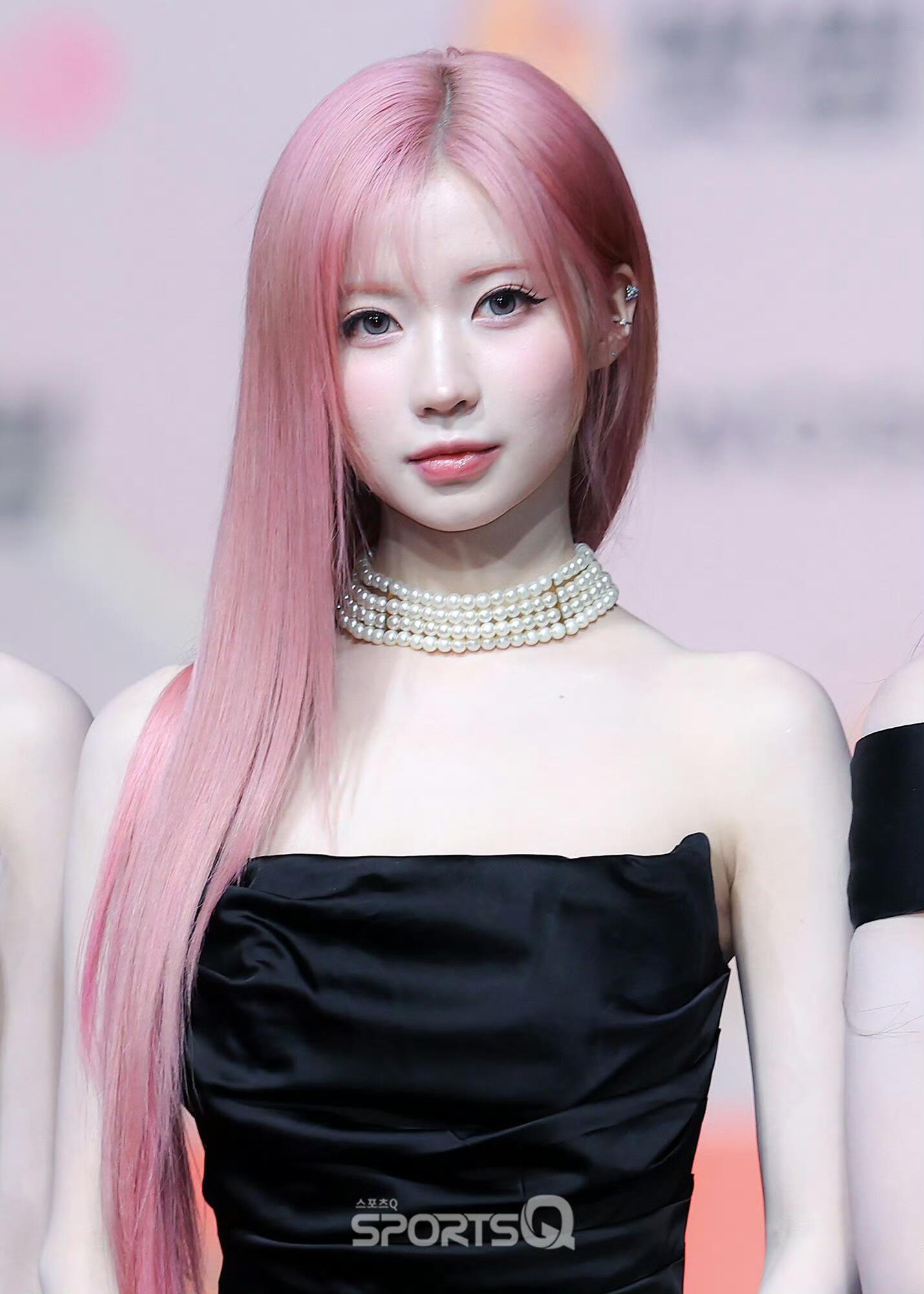 新闻图堪比站姐图251225 歌谣大战红毯新闻图babymonster