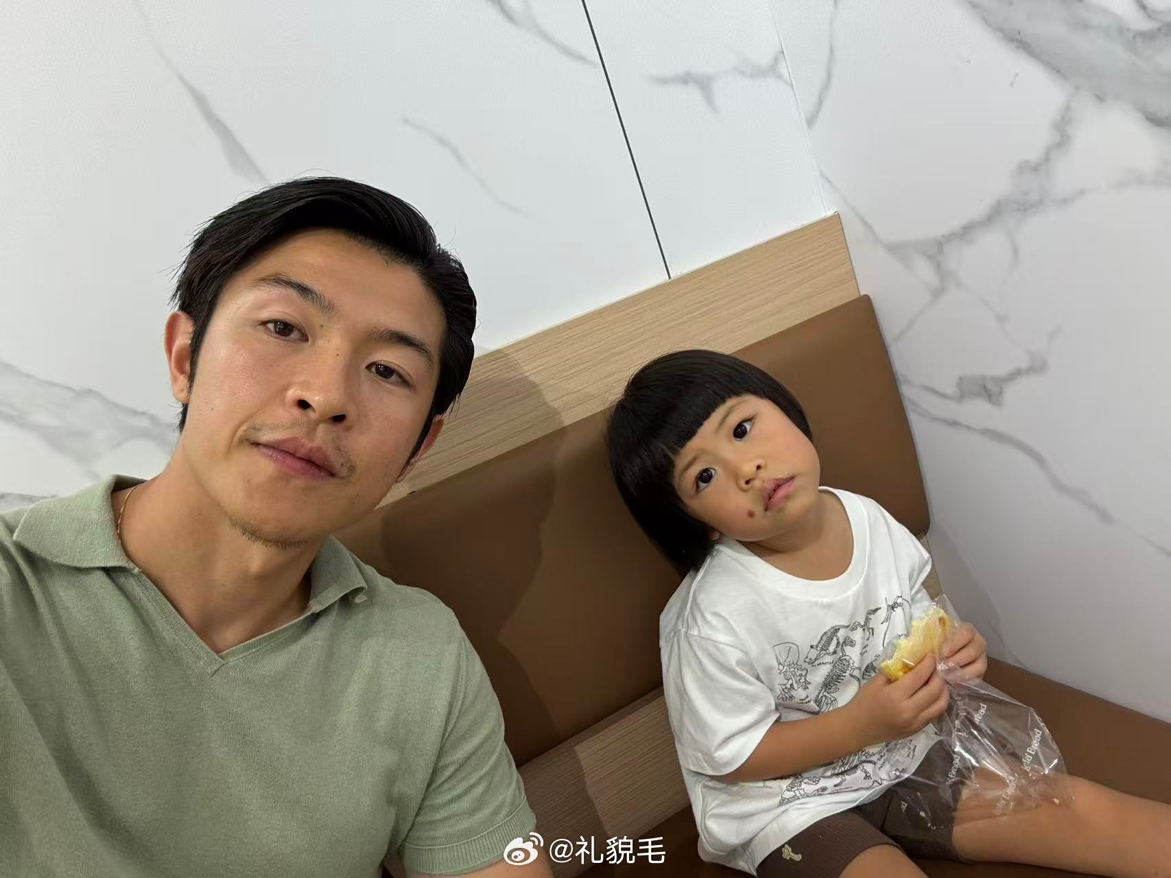 问旅蛙带球去哪儿了发来一张自拍以后就再也联系不上了完全看不出来在哪，只看出来球有