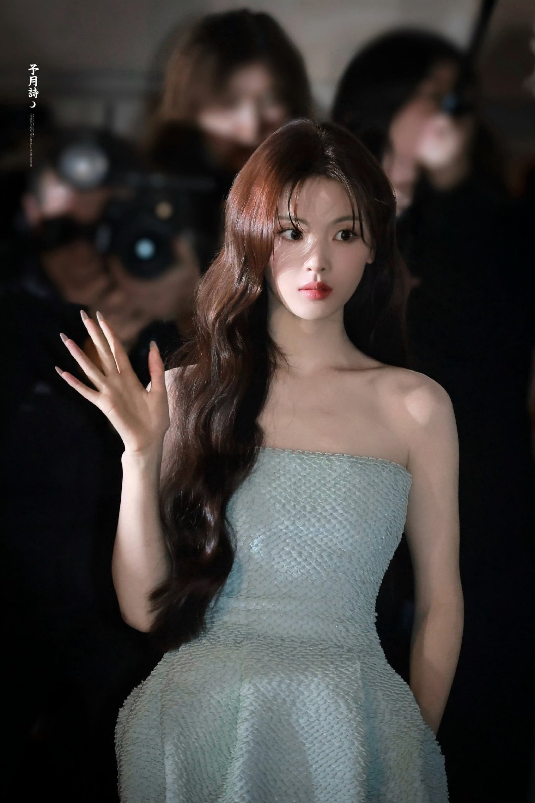 杨超越 中国有自己的张元英可是这真的很美，特别的出挑。 