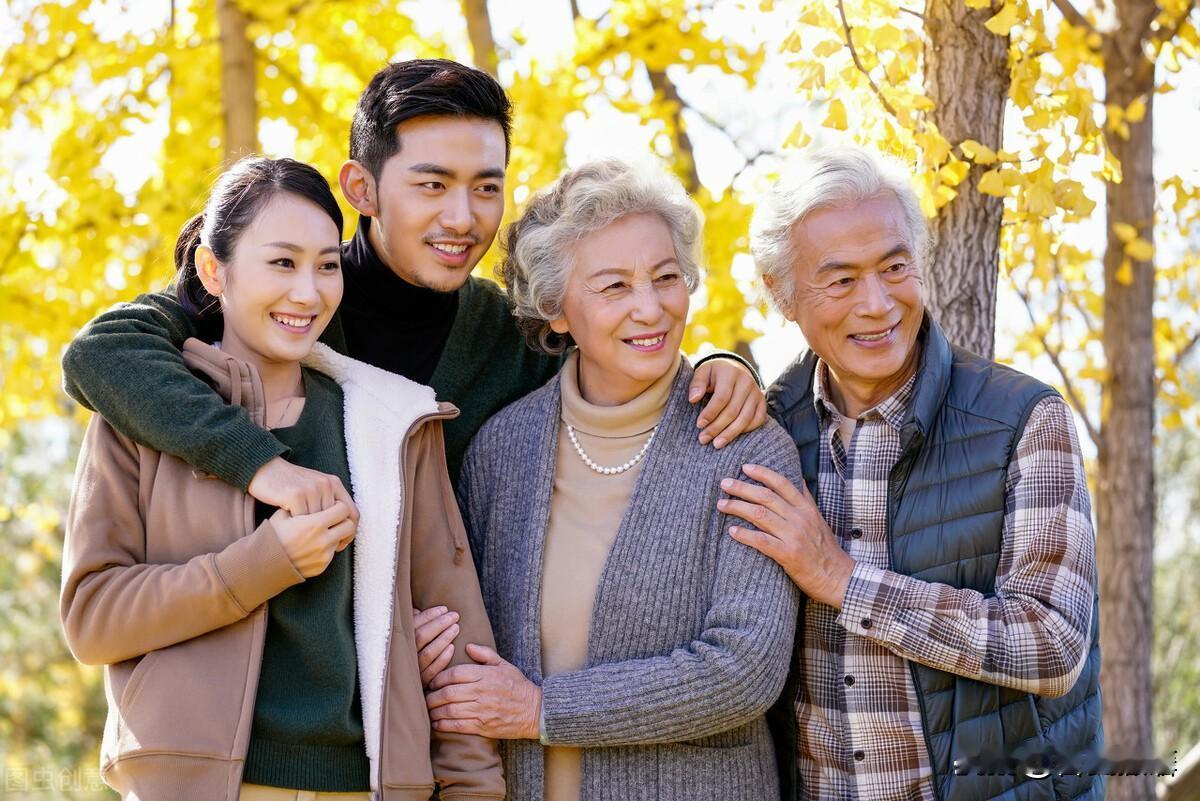 （头条）人到老年，继续做个“老婆迷”，何尝不是福气。
 
昨日，偶遇邻居章华，闲