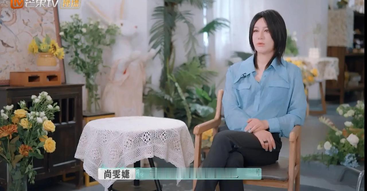 尚雯婕帮朋友化新娘妆，
朋友转头就擦掉。
尚雯婕脸色
一下子就不好了。

尚雯婕