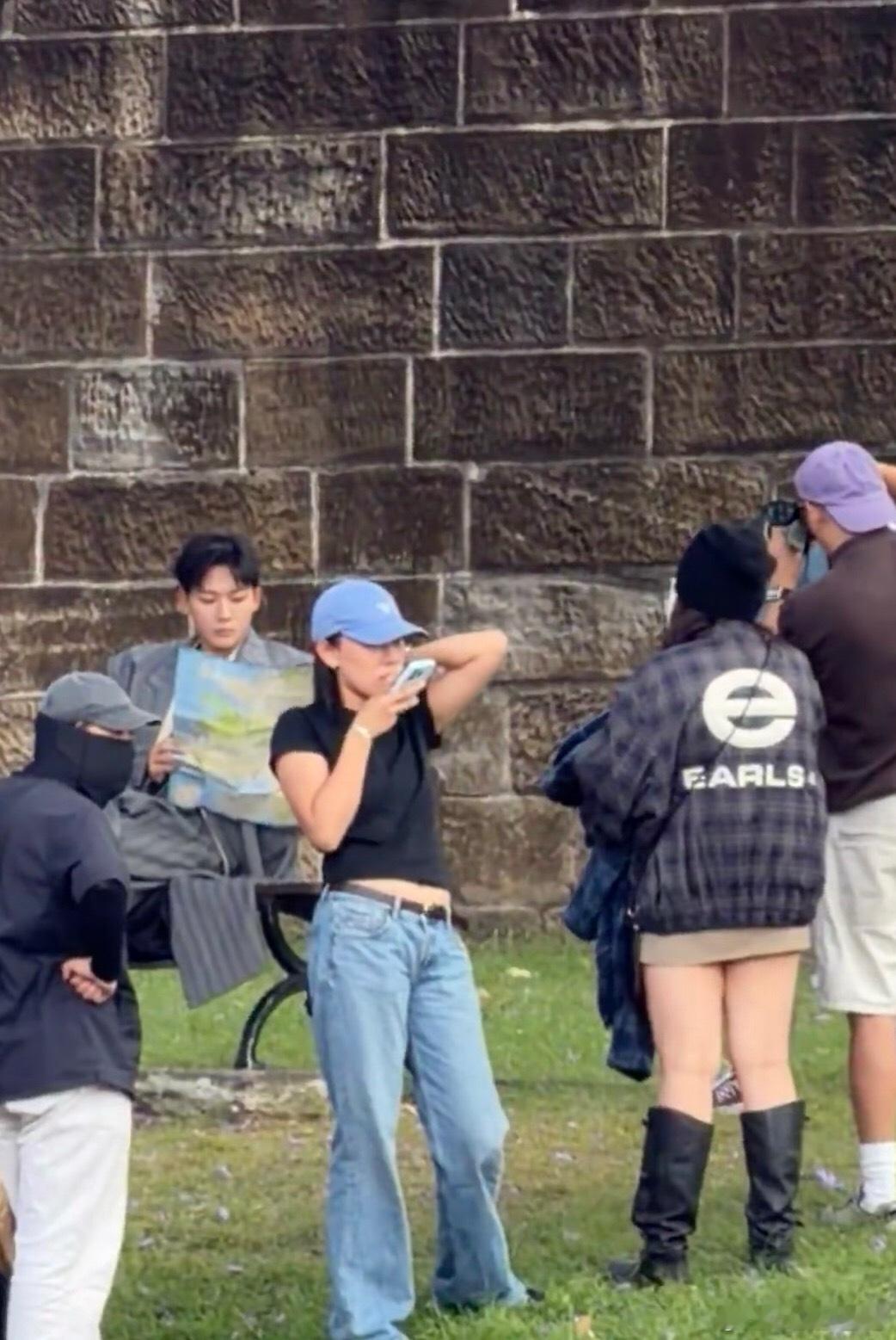 张晚意街拍小糊照 