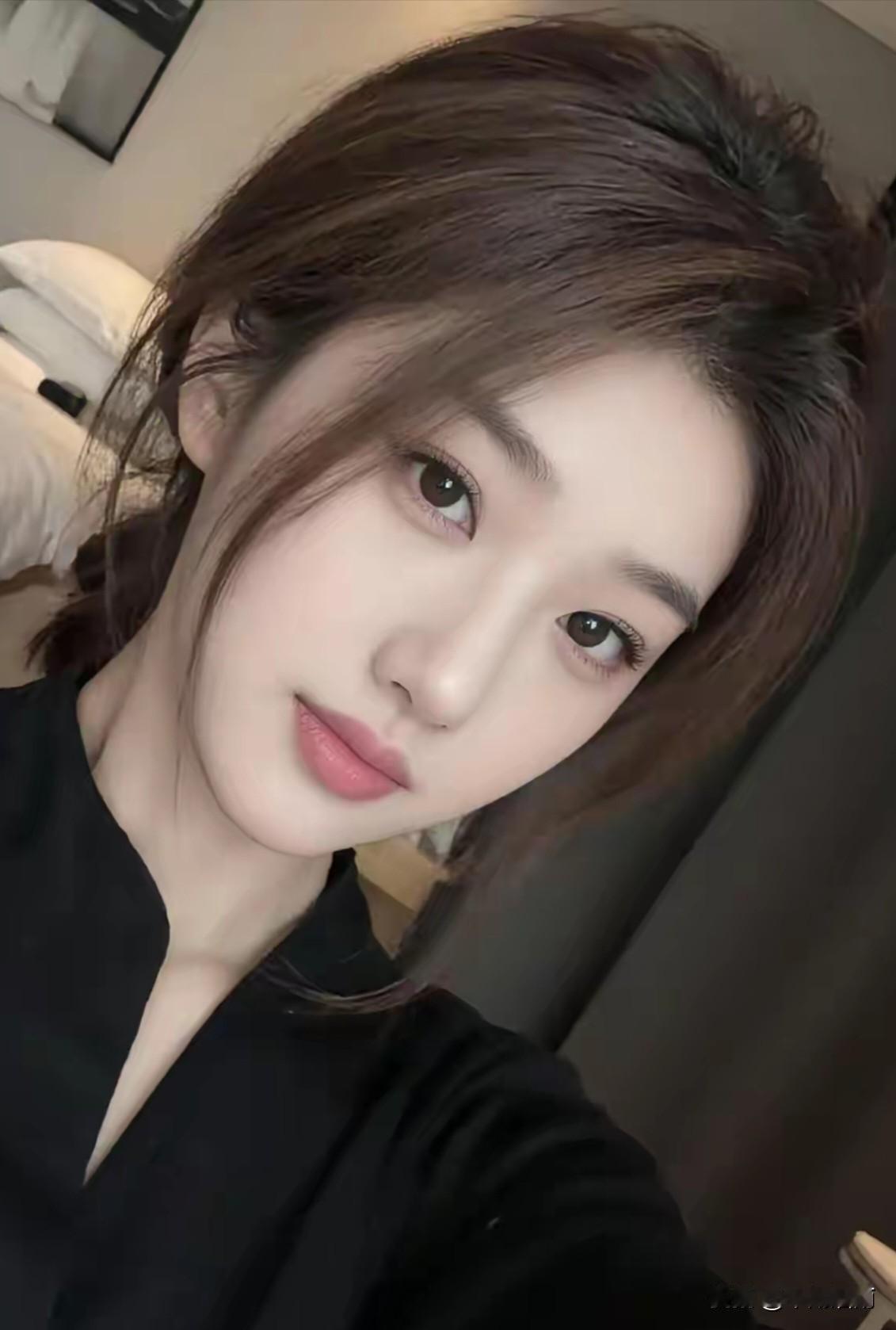 竹门风过还惆怅，疑是松窗雪打声。