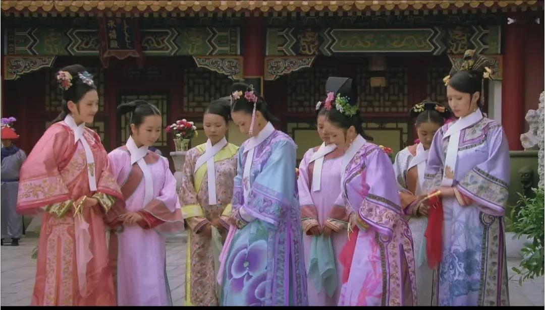 重温《甄嬛传》有人疑问贞嫔为啥给祺贵人行礼？
剧里贞嫔给祺贵人行礼这段细节，暗藏