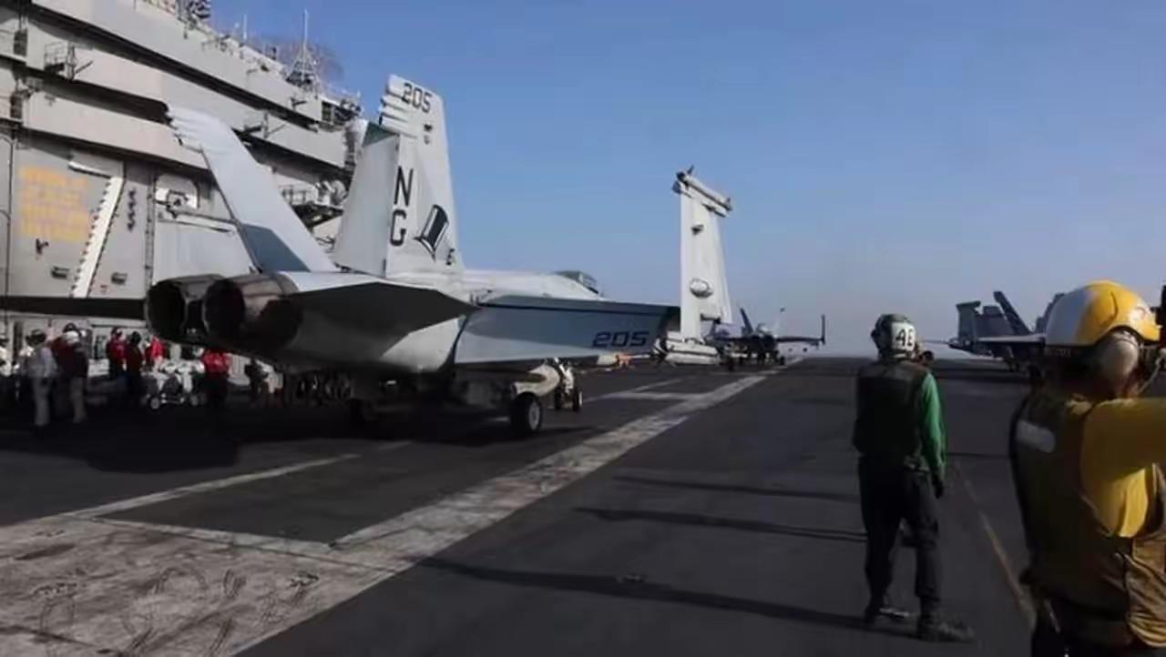 伊朗还是让步了！
4月14日，据《纽约时报》的消息称，美军“林肯”号航母编队正驻