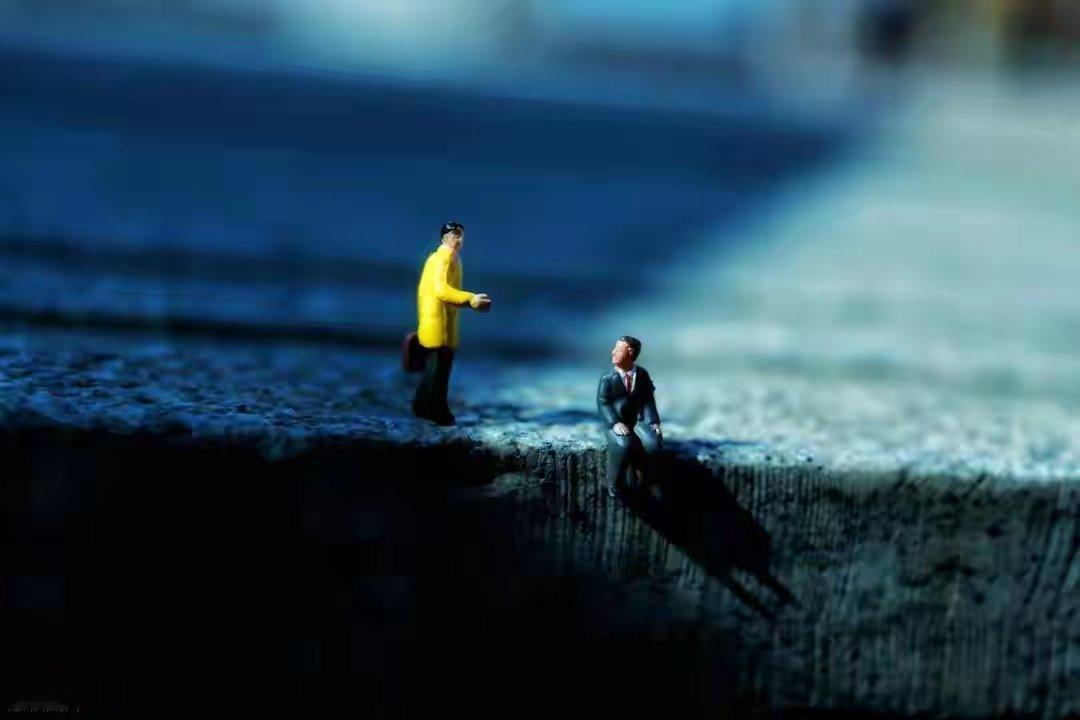 资金回流银行卡备仓关键，大盘敢跌便敢低吸近期大盘连续两日急速下挫，个股普跌态势已